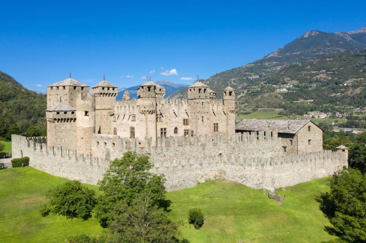 La Lupa Apartment - In The Heart Of Aosta With Car Box Exterior photo